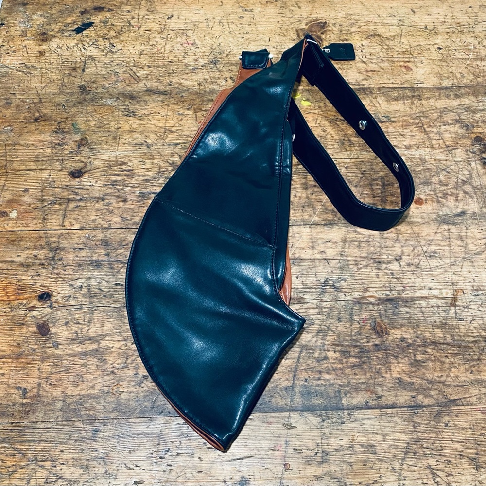 Leather sash bag black